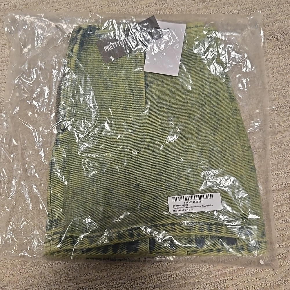 NWT PrettyLittleThing Green Tint Vintage Wash Low Rise Denim Mini Skirt - Picture 9 of 10